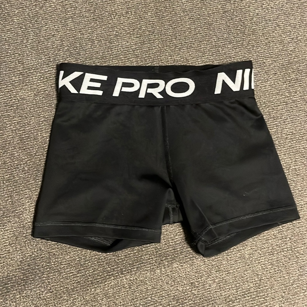 Black Nike Pro shorts size small
